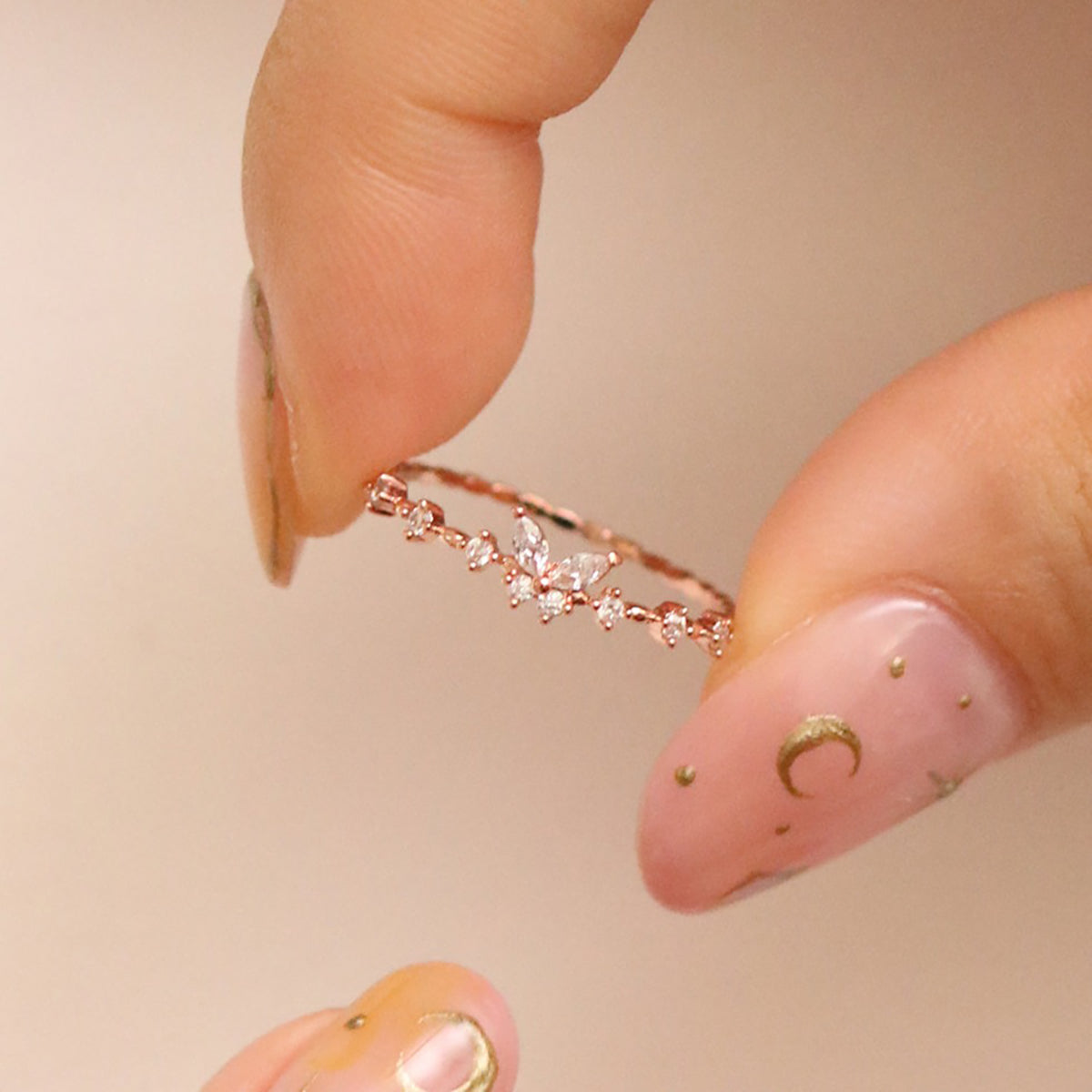 Cubic butterfly ring-4